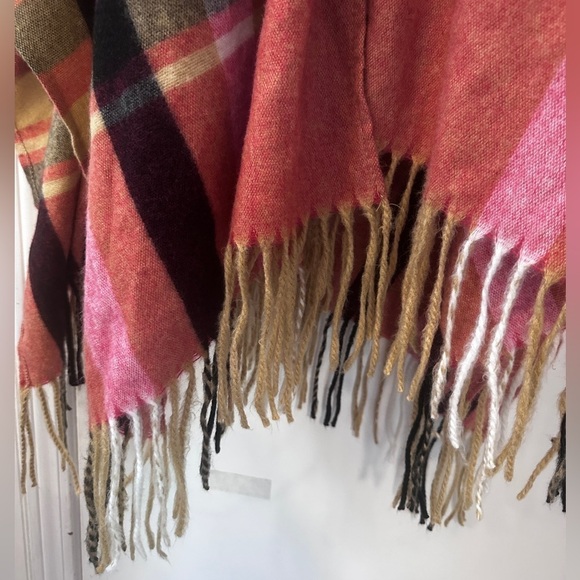 Woolrich Women’s One Size Plaid Fringe Wrap Poncho in Tan, Red, and Black - Picture 4 of 6
